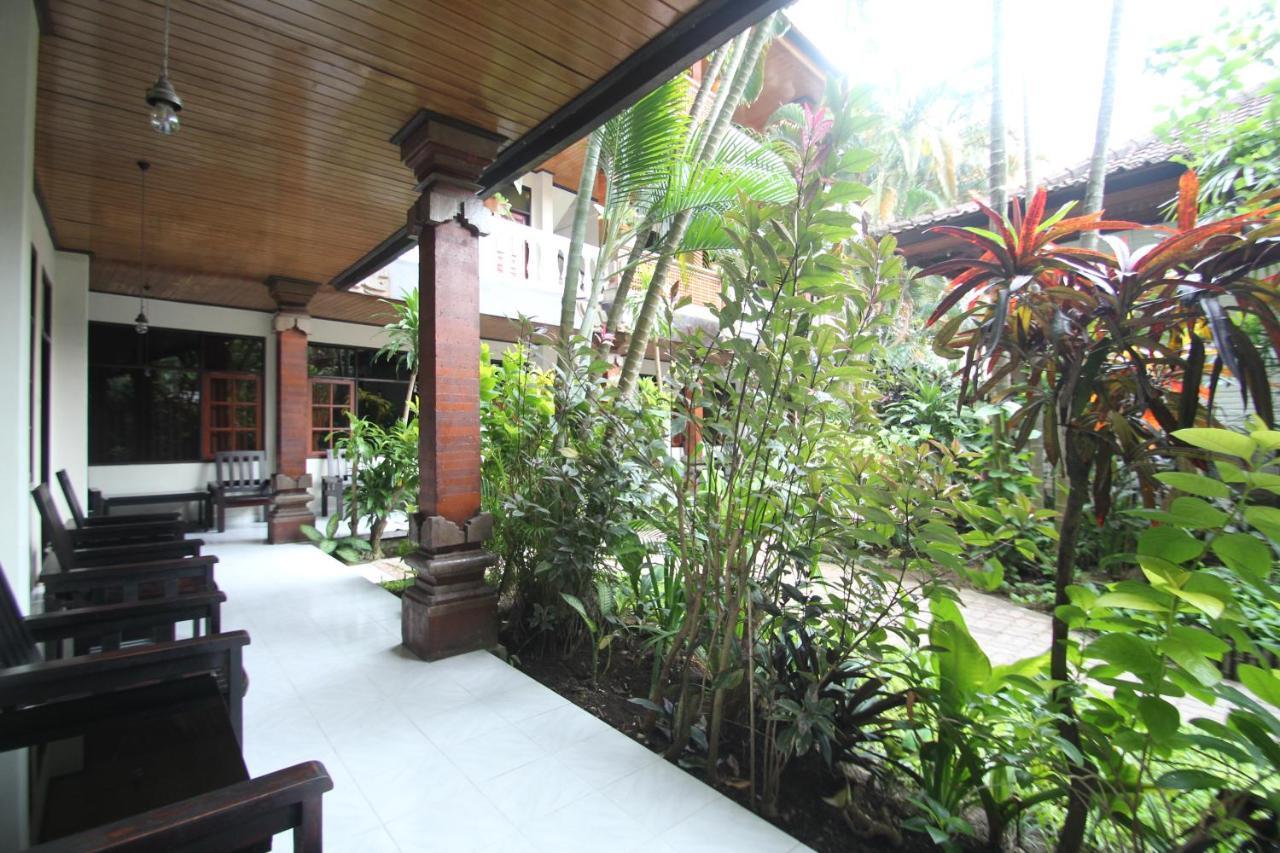Kuta Dormitory At Simpang Inn Luaran gambar