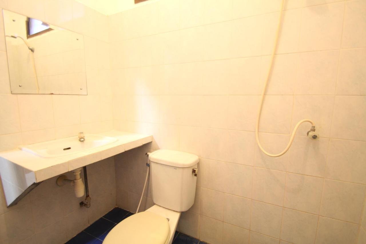 Kuta Dormitory At Simpang Inn Luaran gambar
